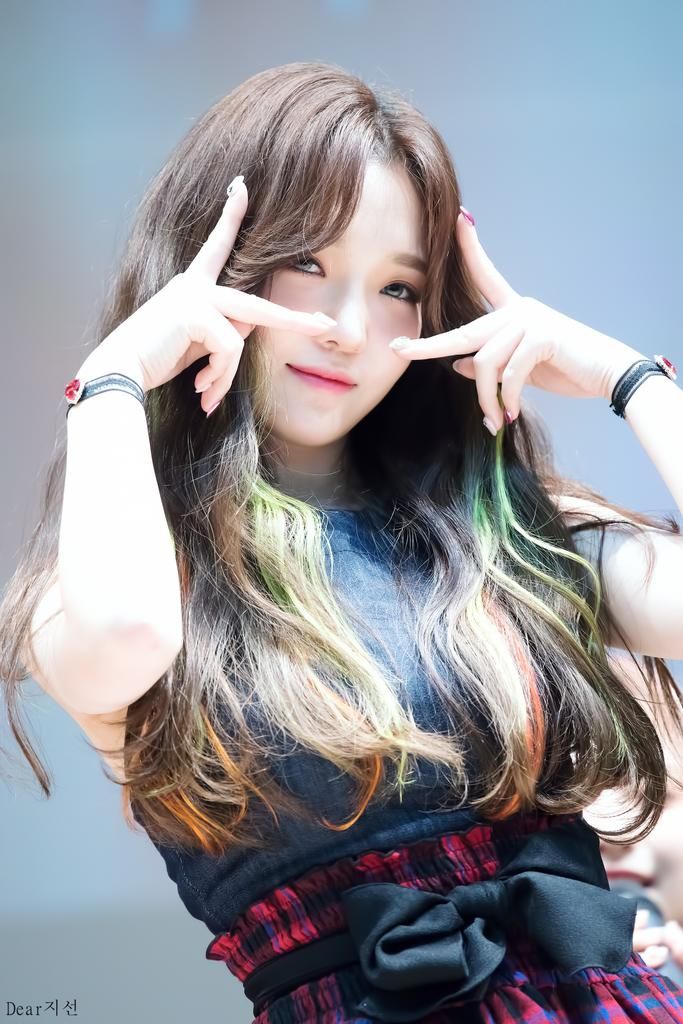 Fromis9 Roh Jisun.