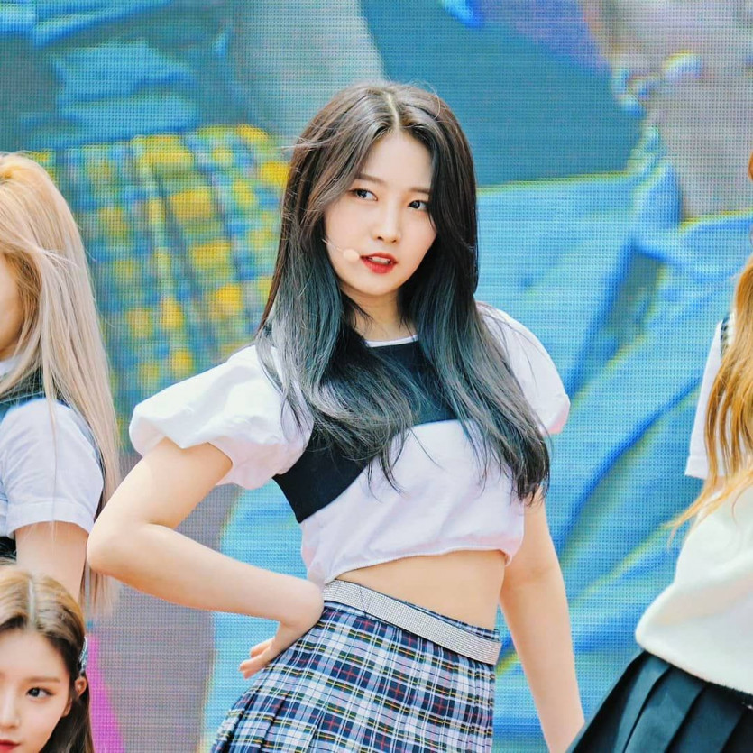 EVERGLOW SIHYEON.