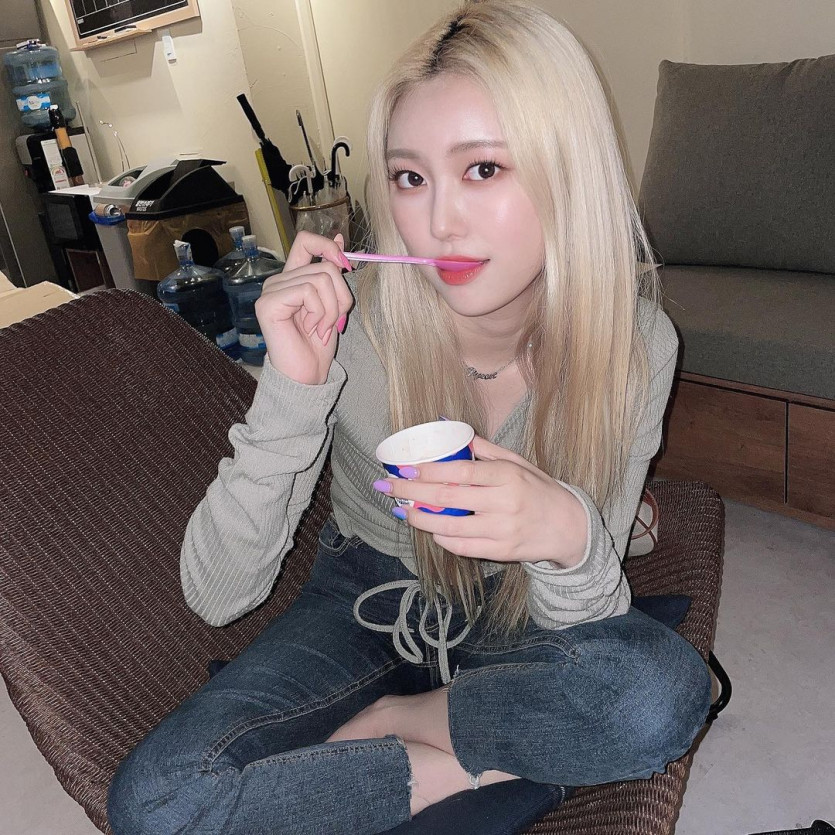 MOMOLAND Jane's Instagram.