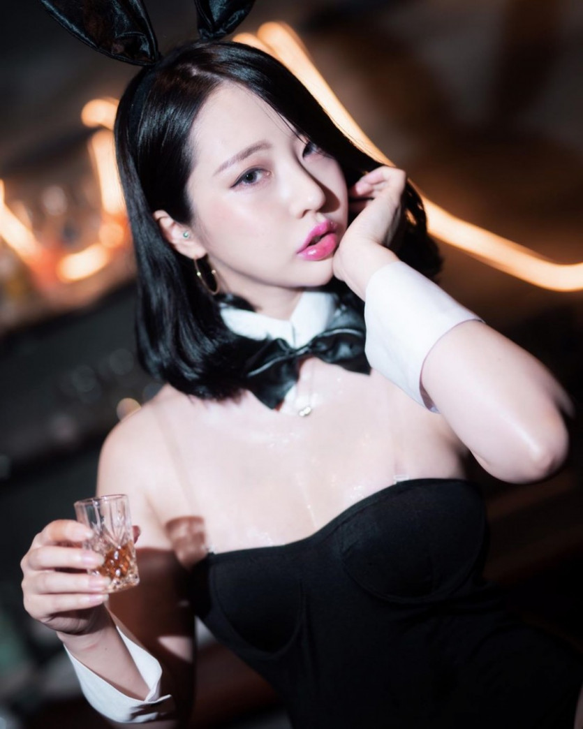 육감적인 모델 김루시