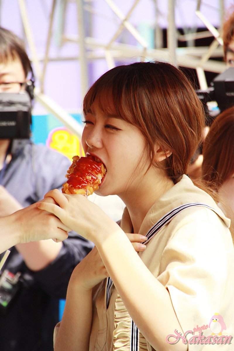 Sohye reenacting the legendary hot dog meme.