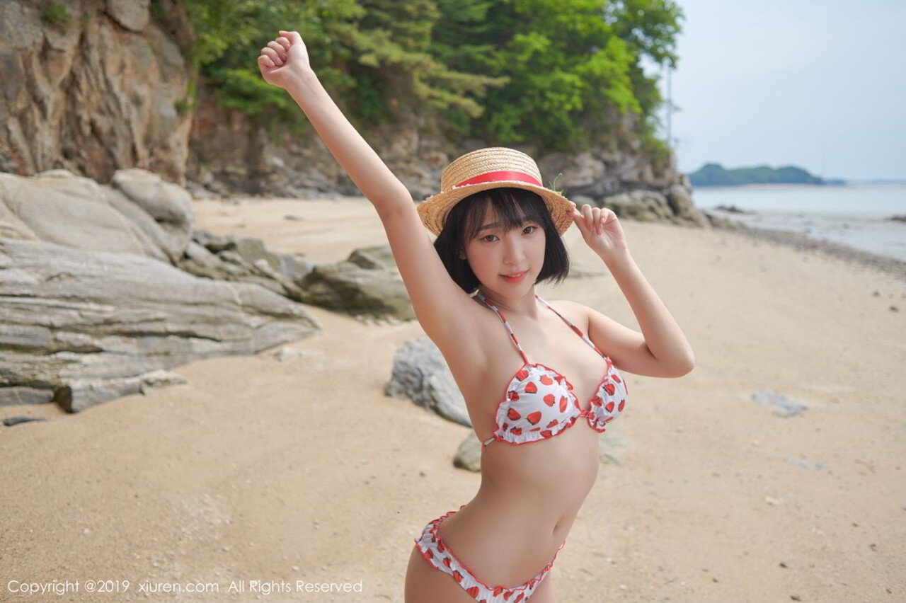 Kang Inkyung's Chinese pictorial. Strawberry bikini bruhma body.