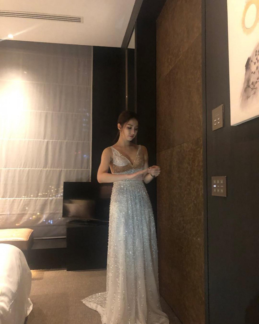 Shin Sekyung in a silver dress. Chestbone.