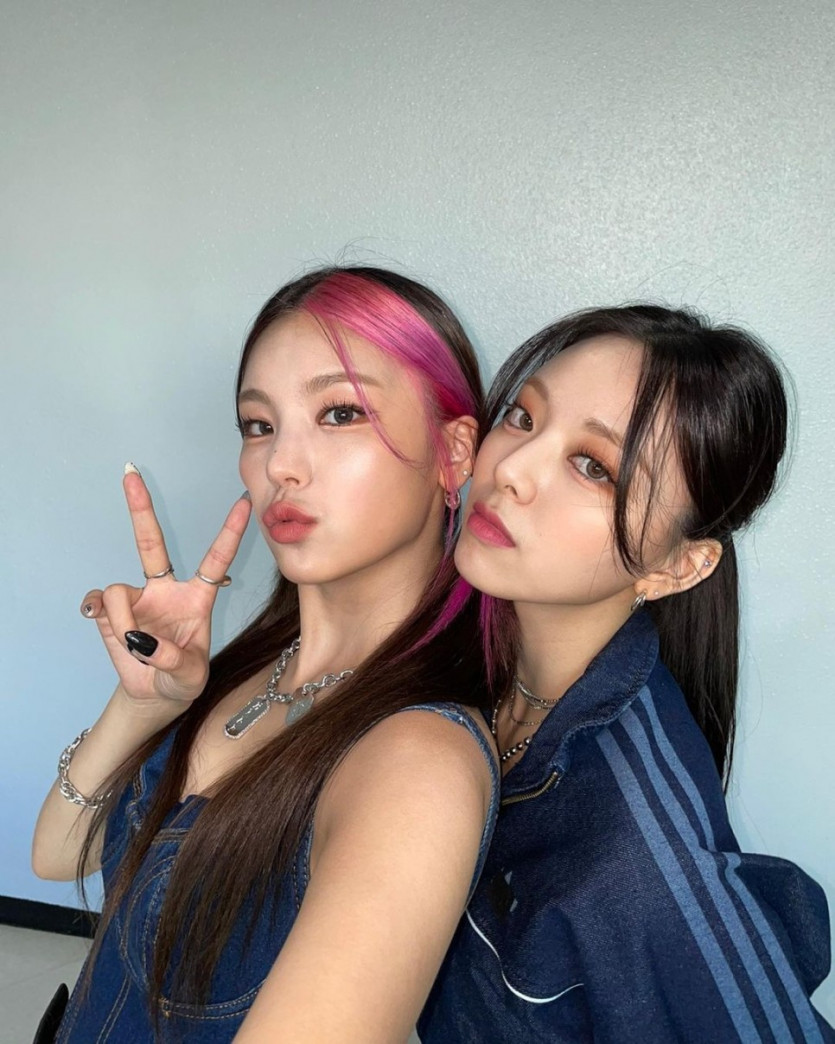 ITZY Yeji and Yuna.