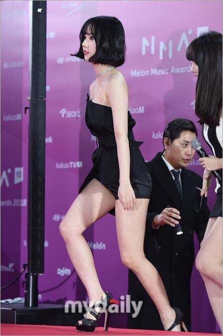 B.B.G. Eunha's black mini dress is like shoulder width.