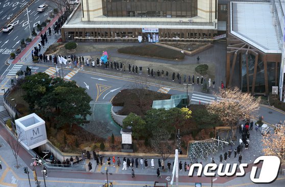 Current situation in front of Songpa-gu Health Center in real time.