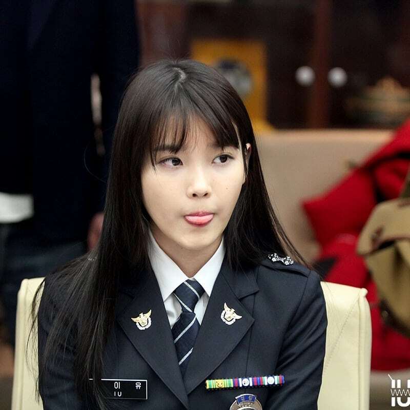 If it's a female police officer like this, we welcome the quota system. – IU.  – Charles's Issue & Humor