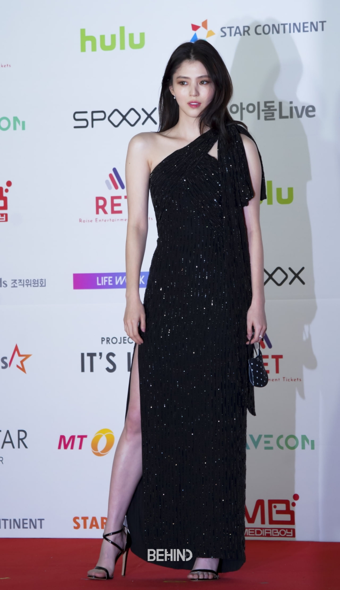 The body of a black dress next to the popular Han Sohee. – 2021 AAA ...