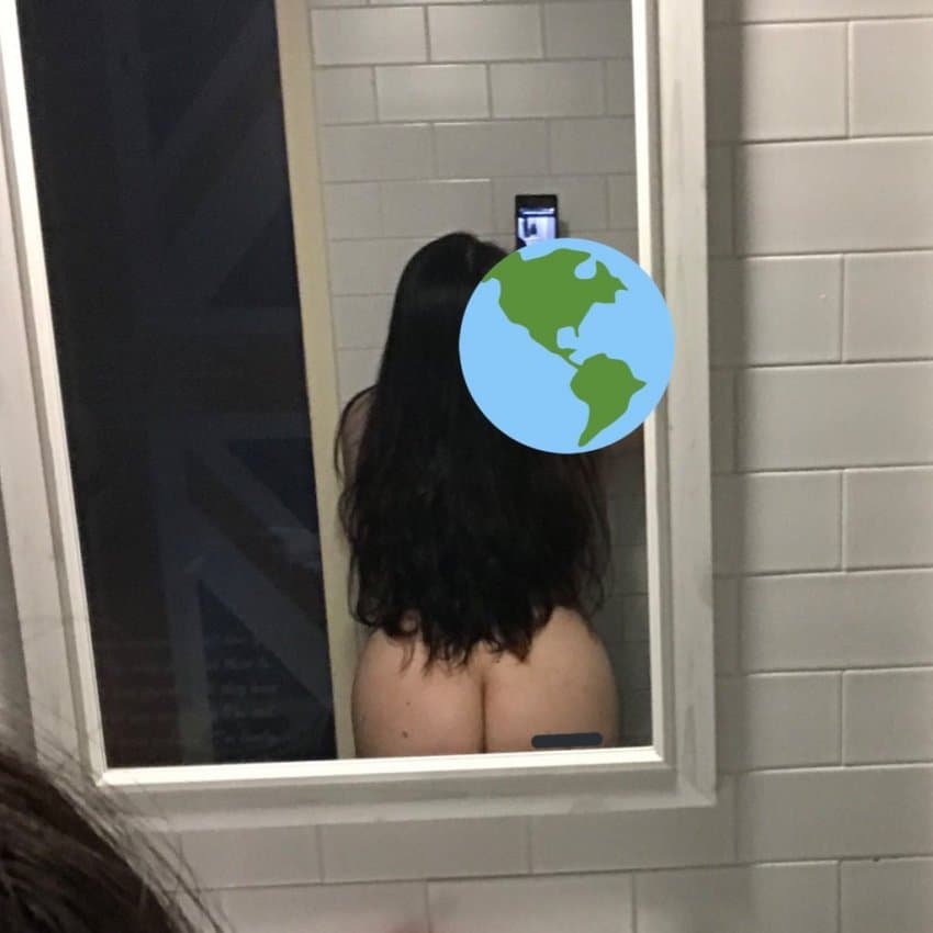 Butt mirror selfie.