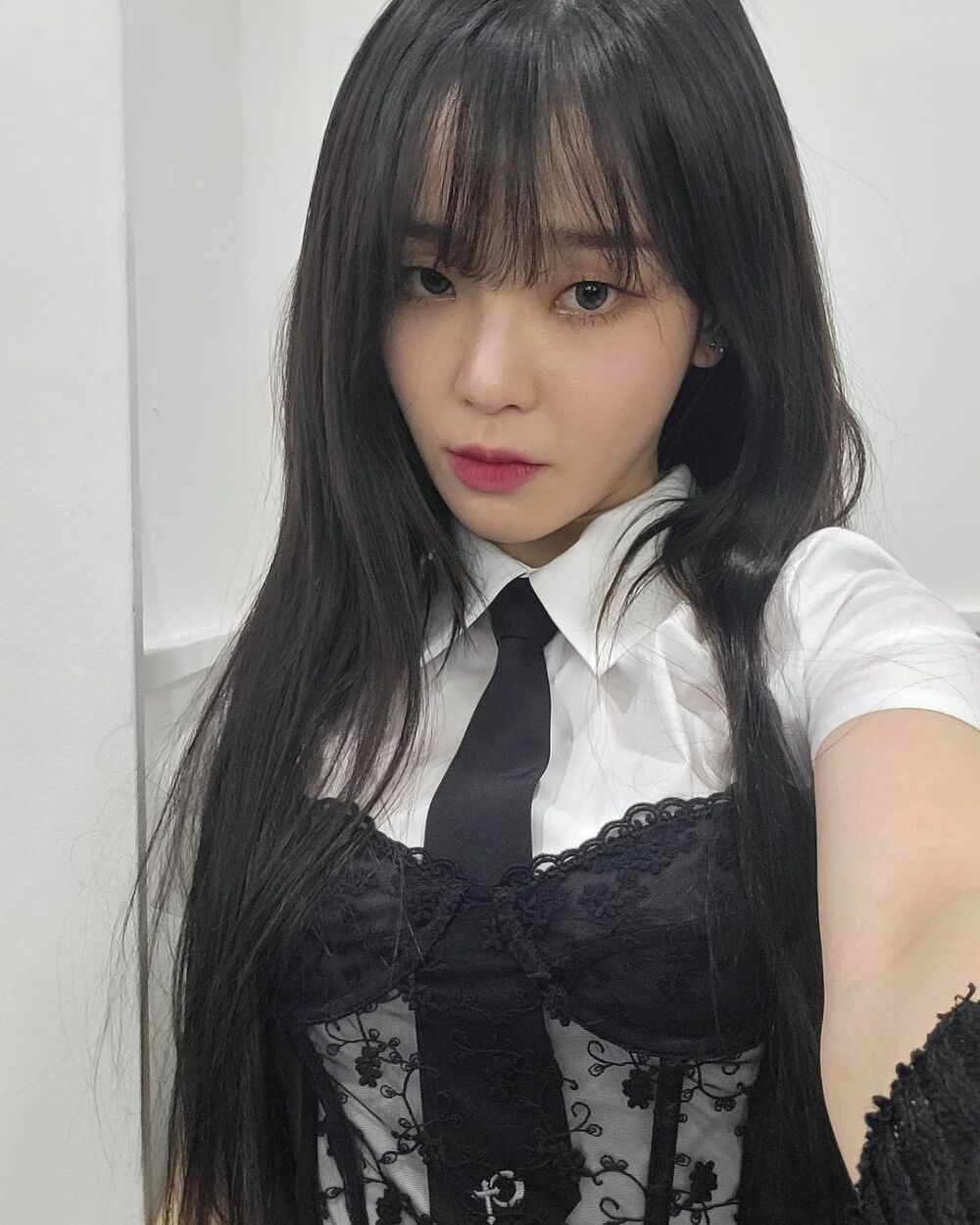 OH MY GIRL's Seunghee with a black lace bra on the outside.