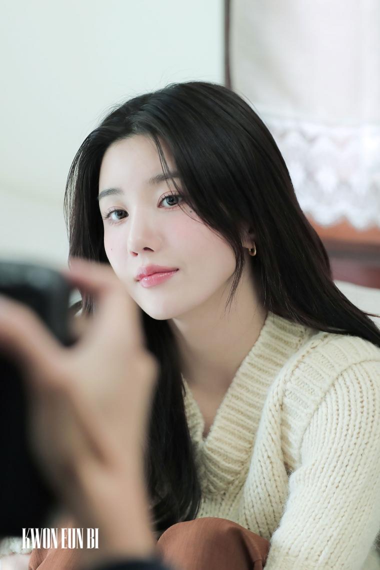 Behind the scenes of Kwon Eunbi's Season's Greetings.