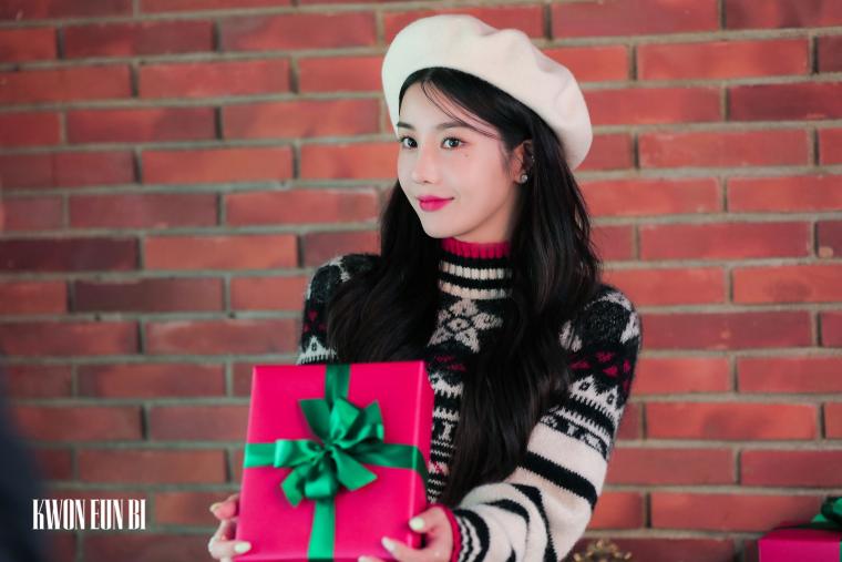 Behind the scenes of Kwon Eunbi's Season's Greetings.