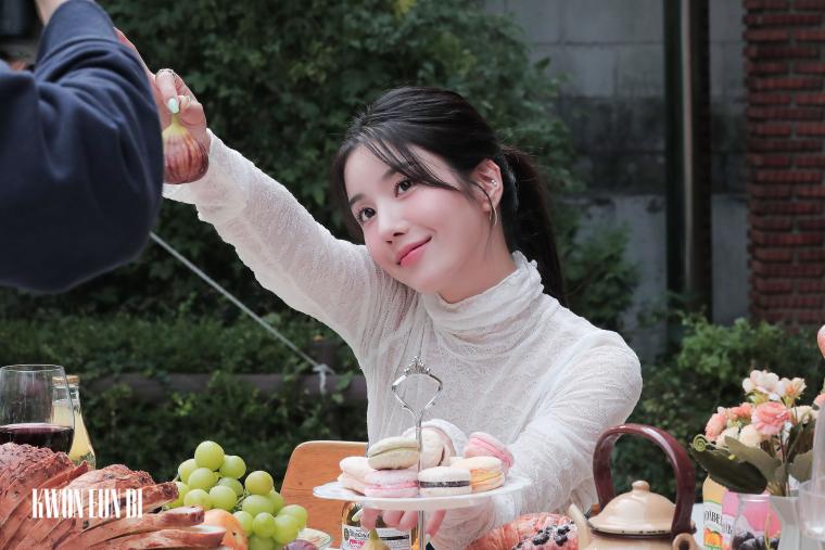 Behind the scenes of Kwon Eunbi's Season's Greetings.