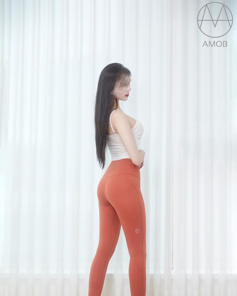 BJ Hyuna's leggings body.