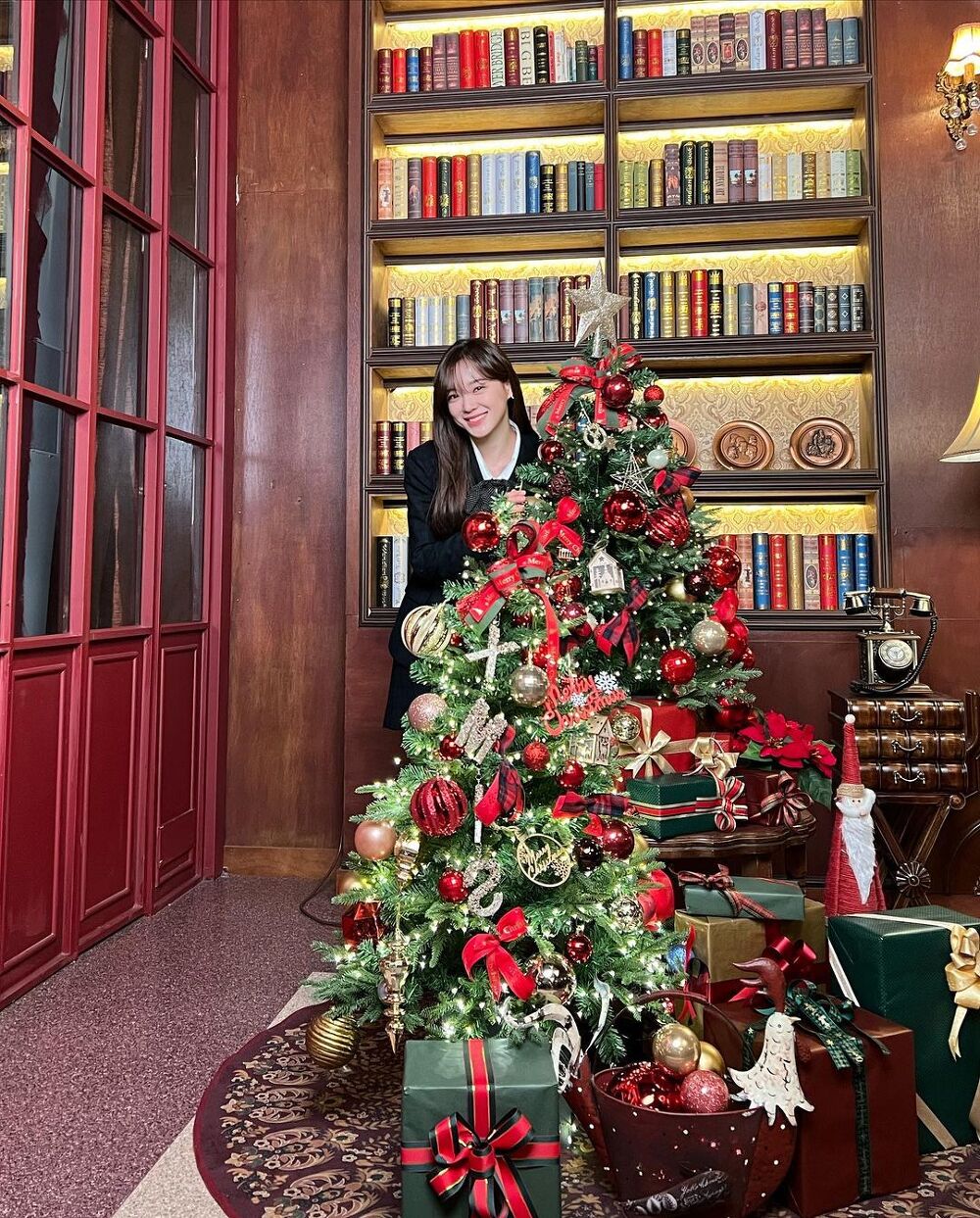 Christmas tree and Sejeong.