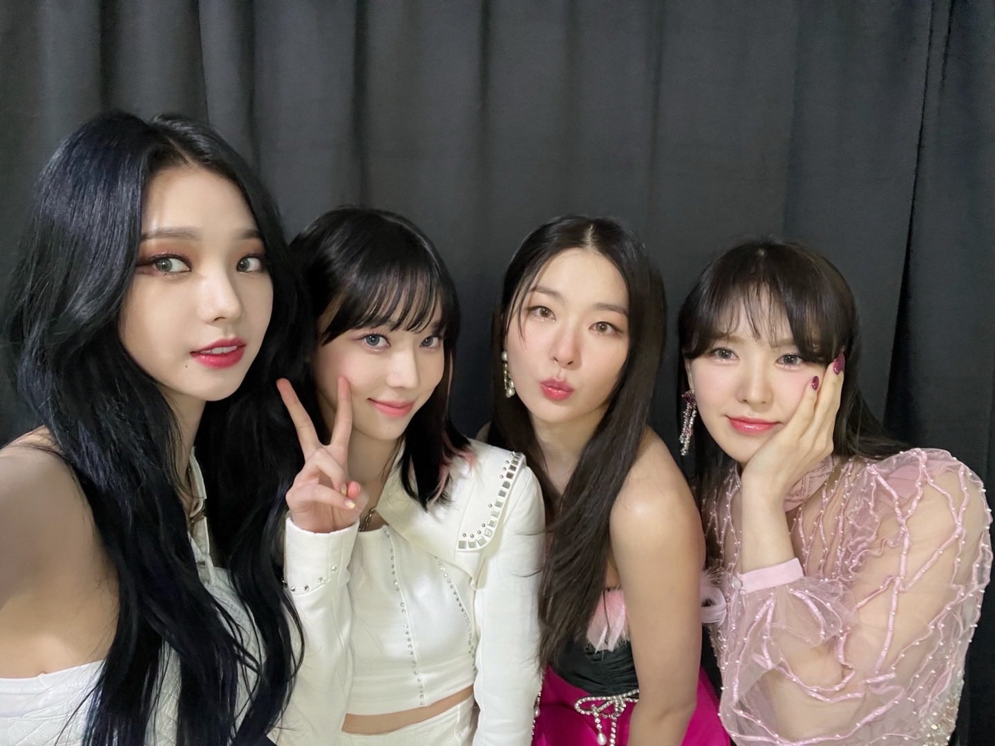 Red Velvet SEULGI, Red Velvet SEULGI, Wendy with Carina Winter Espa.