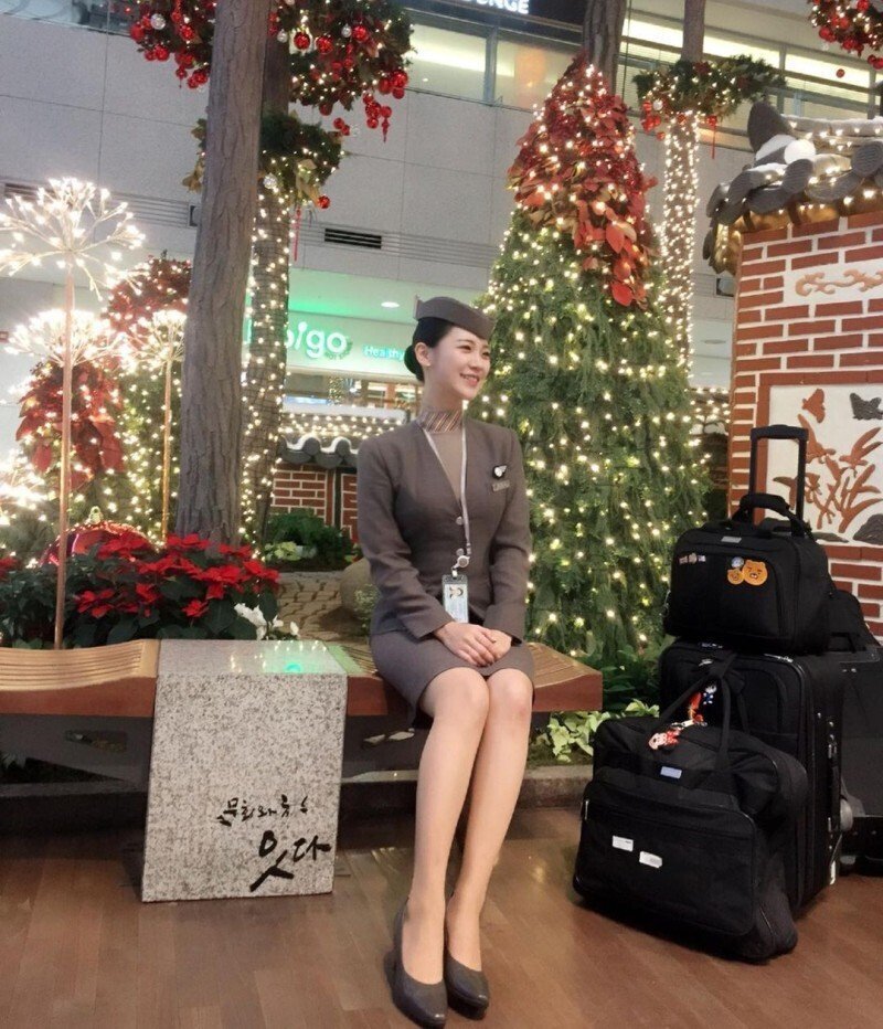 Asiana flight attendant who has worked as a model.
