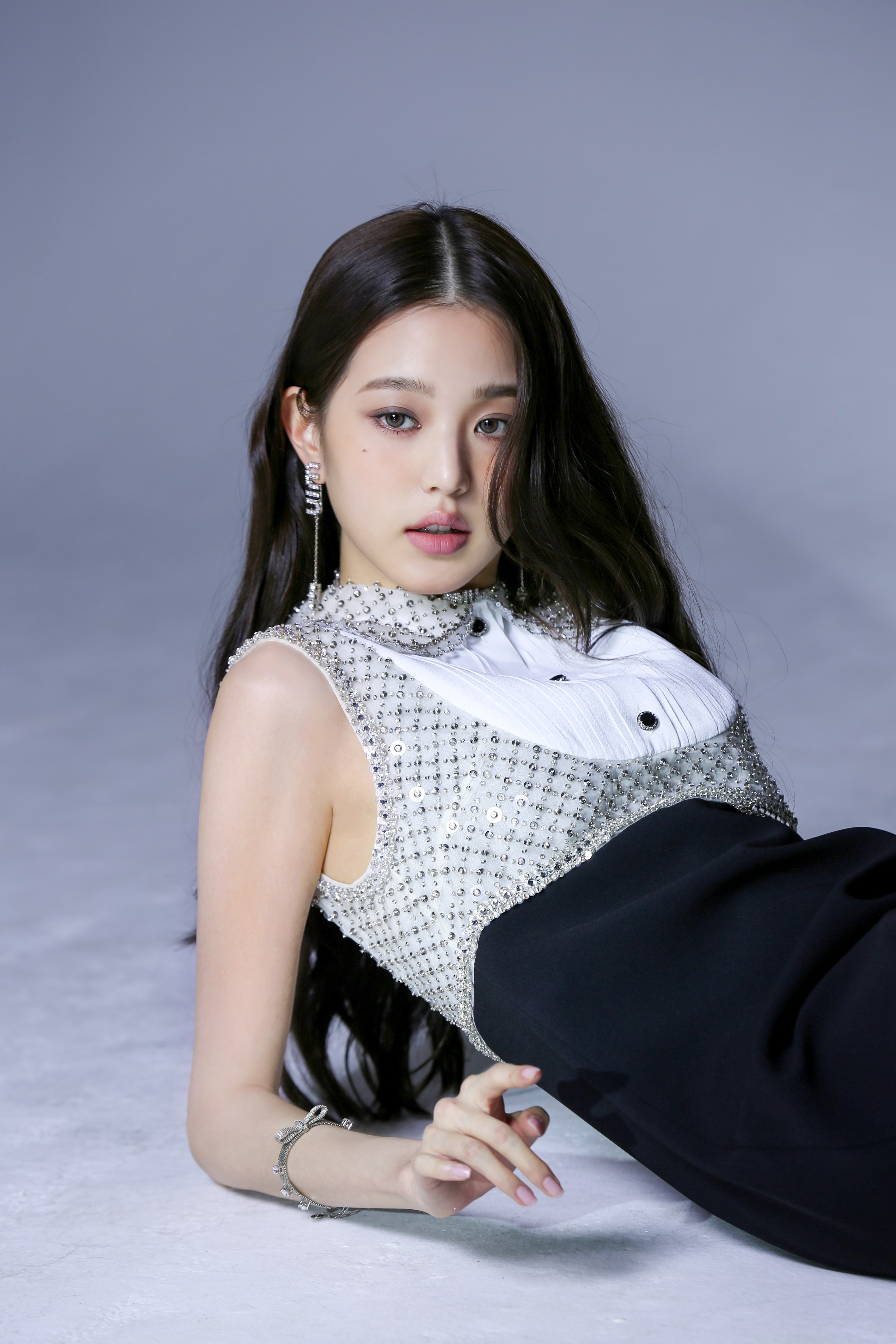 IVE YU JIN WON YOUNG, "Knowing Bros". WON YOUNG X BAZAAR December cover photoshoot behind the scenes.