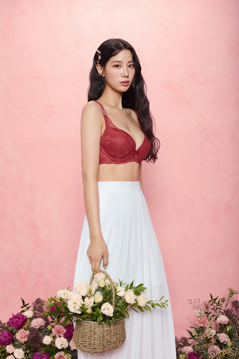A commercial photo of Cho Hyun's underwear.