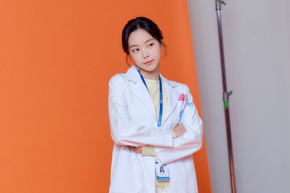 Son Naeun Apink - Ghost Doctor Character Poster Behind the Scenes