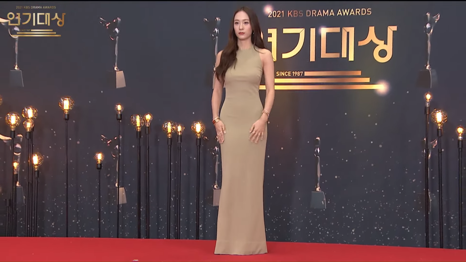 2021 KBS 연기대상 정수정 타이트한 드레스 화난 골반과 힙라인