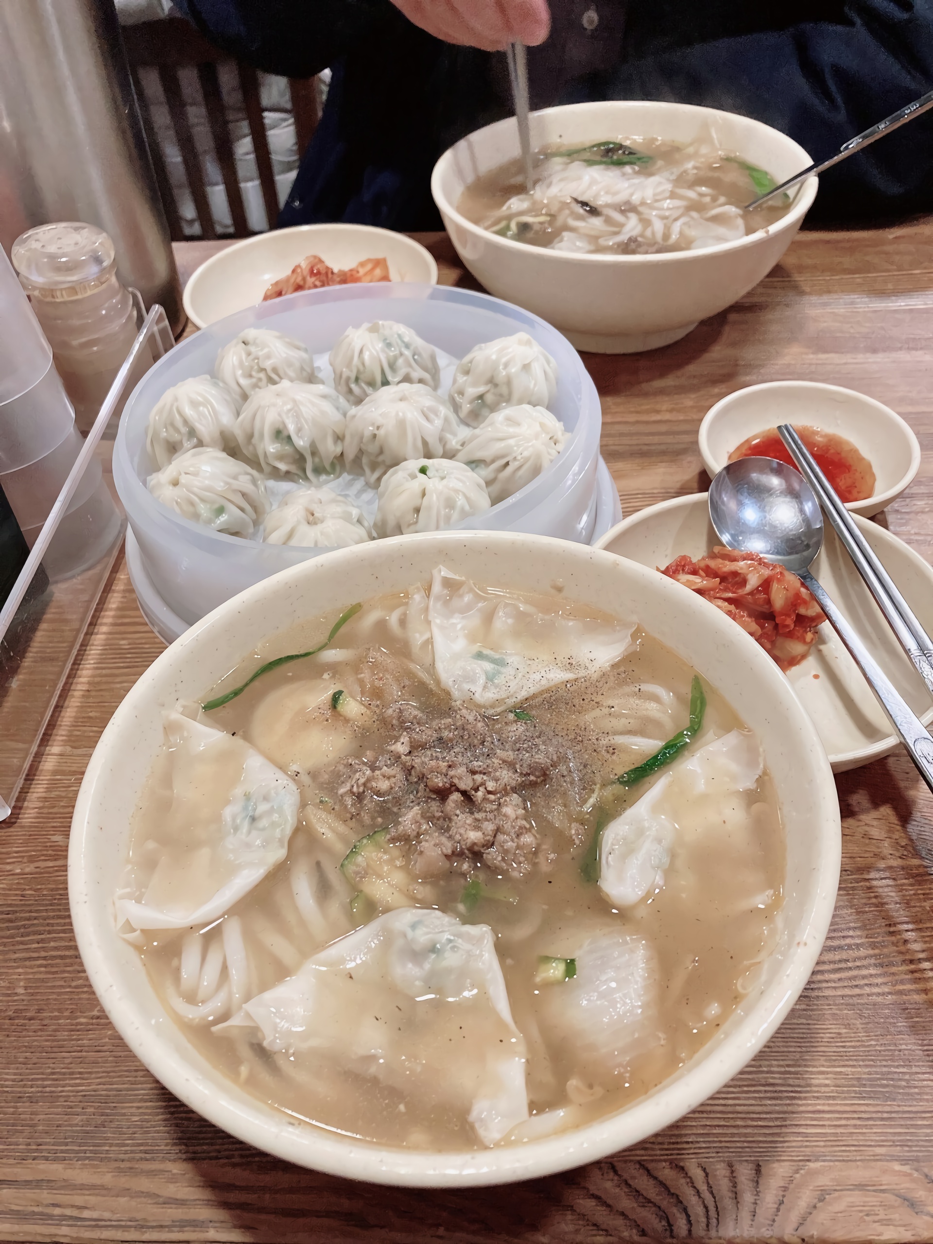 9,000 won. Dumpling kalguksu, likes and dislikes.jpg.