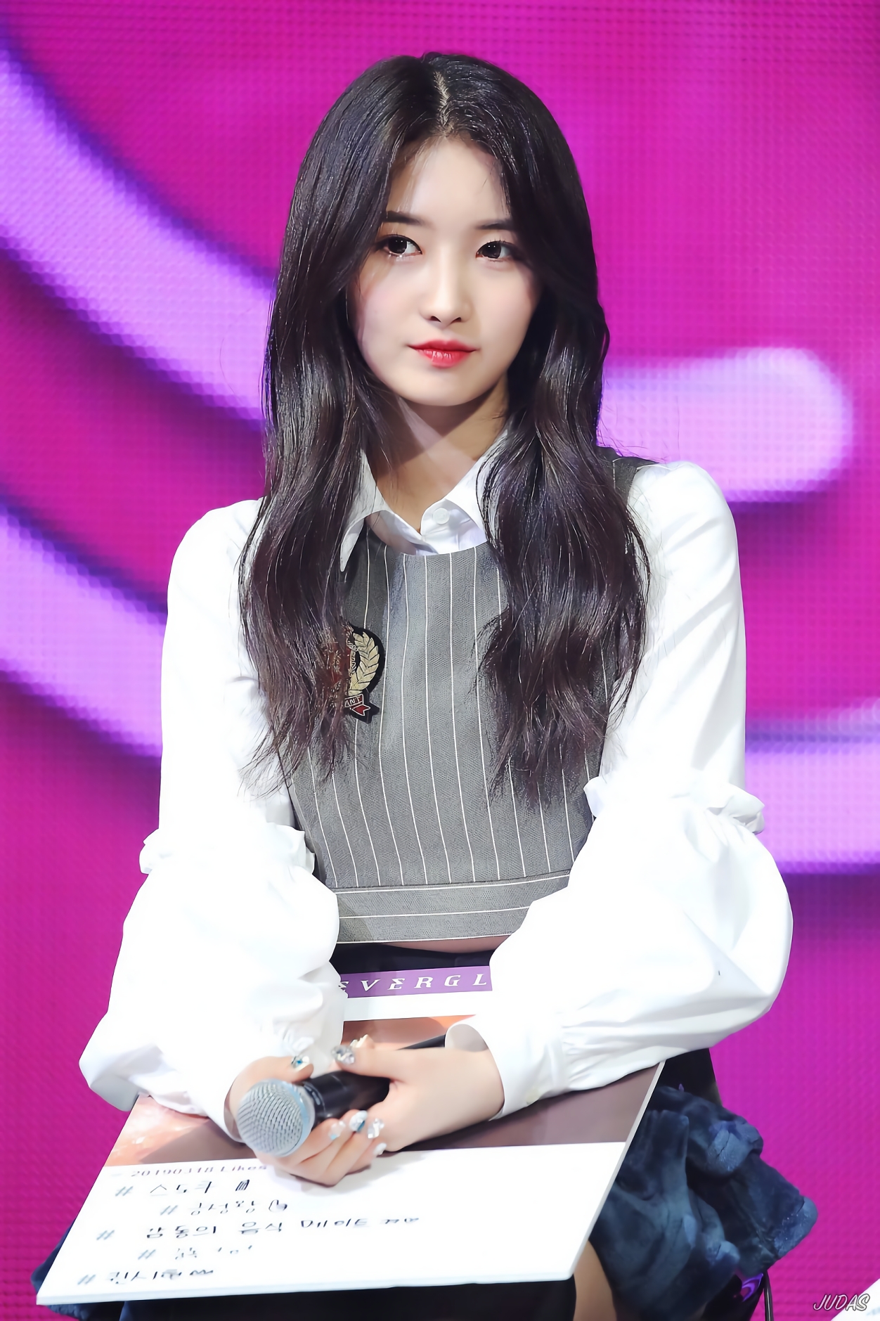 EVERGLOW SIHYEON.