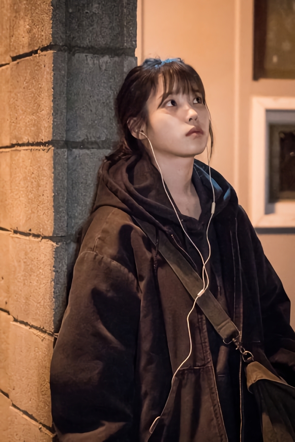 Unexpectedly, IU's drama character has different opinions.