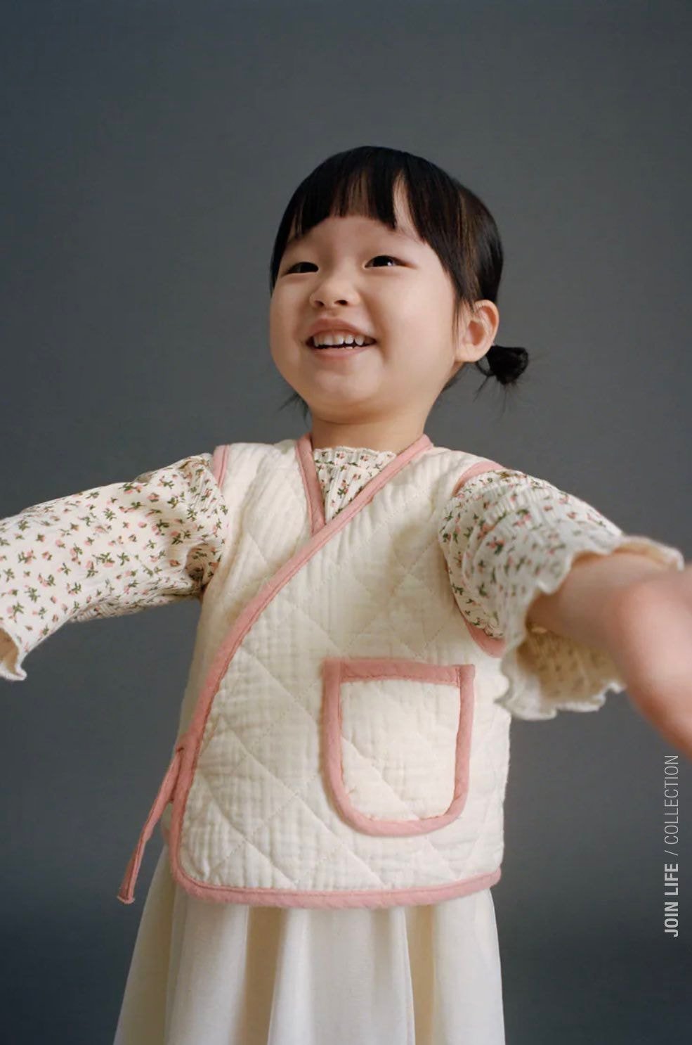 Children's clothing that reinterprets hanbok from Zara.