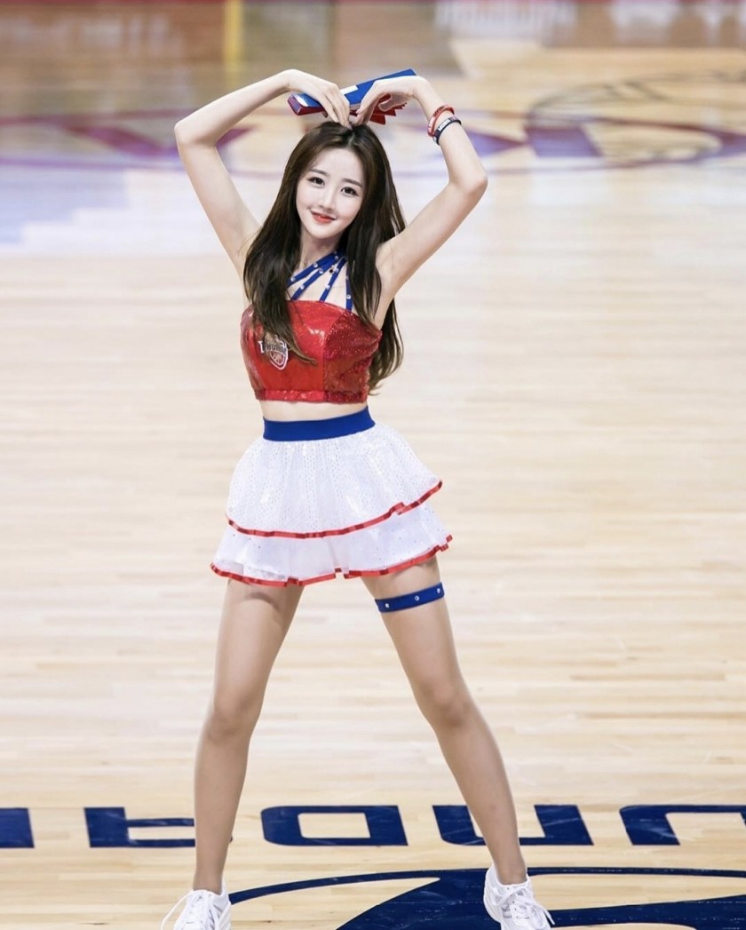 Ant waist cheerleader Oh Chaehyun.