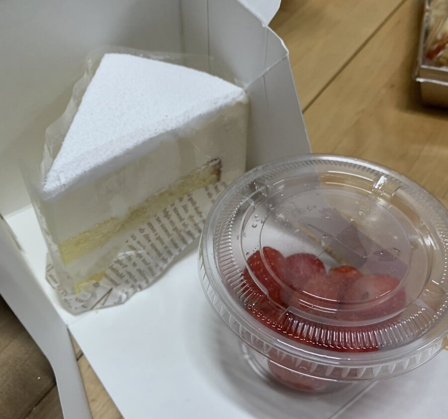 I ordered a strawberry cake.