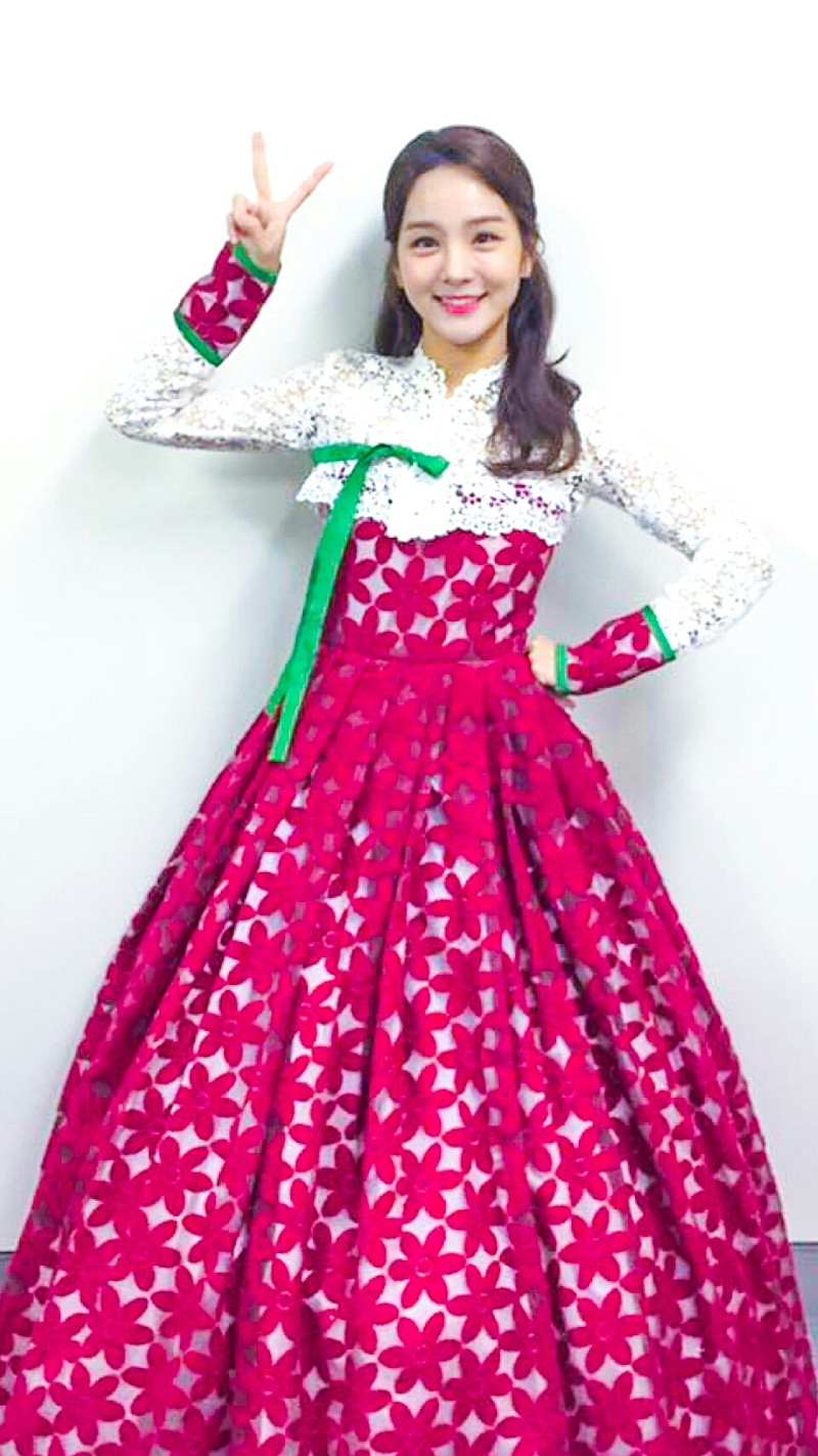 Song Sohee in hanbok.