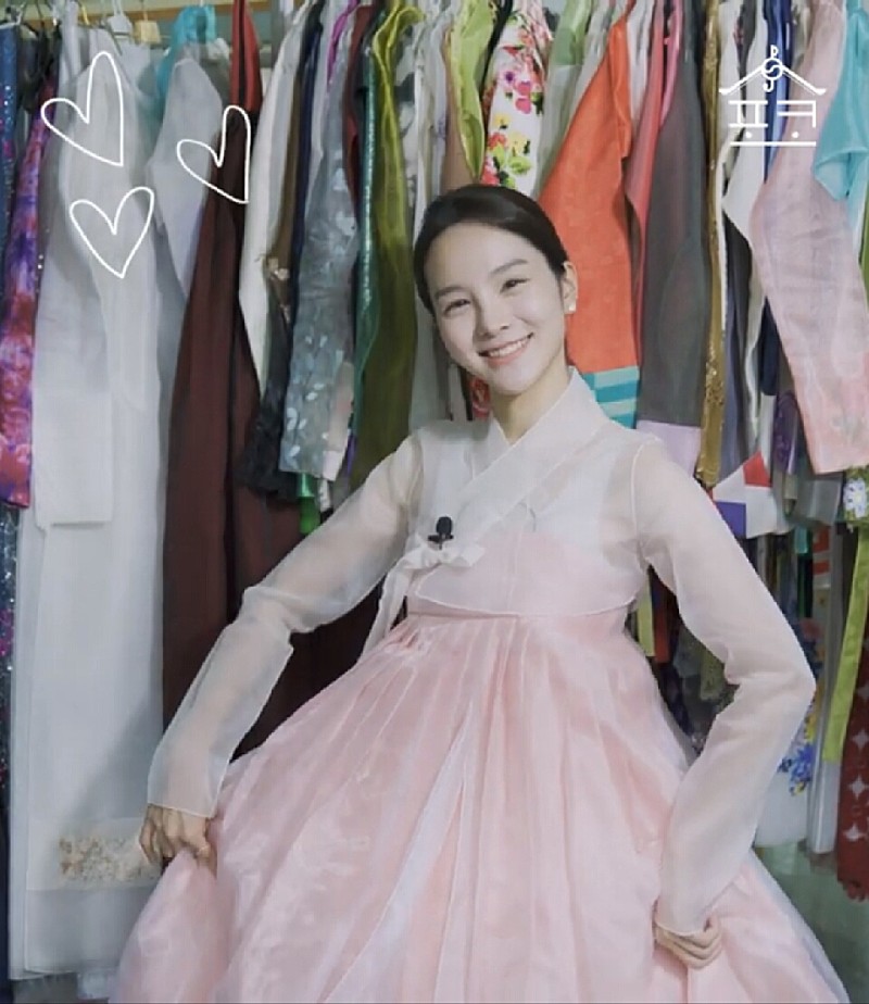 Song Sohee in hanbok.