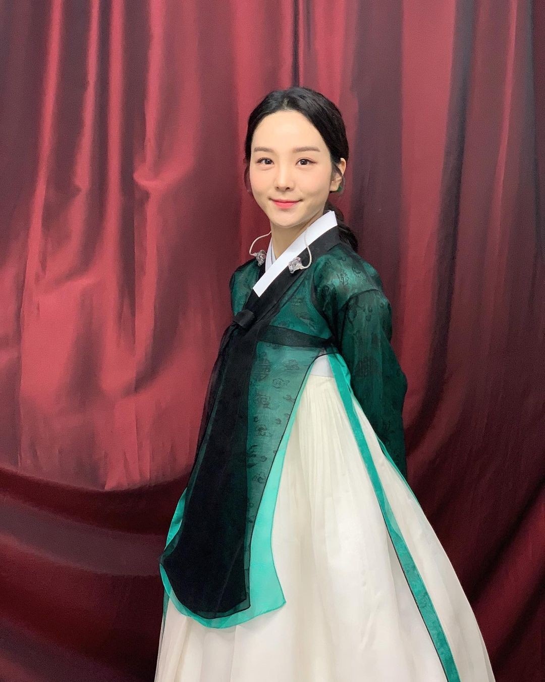 Song Sohee in hanbok.