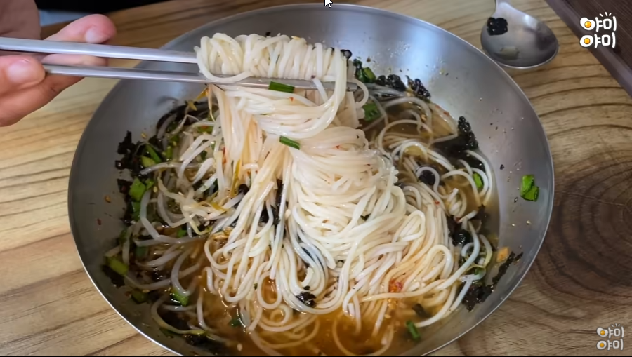 It's 1000 won. Banquet noodles.jpg