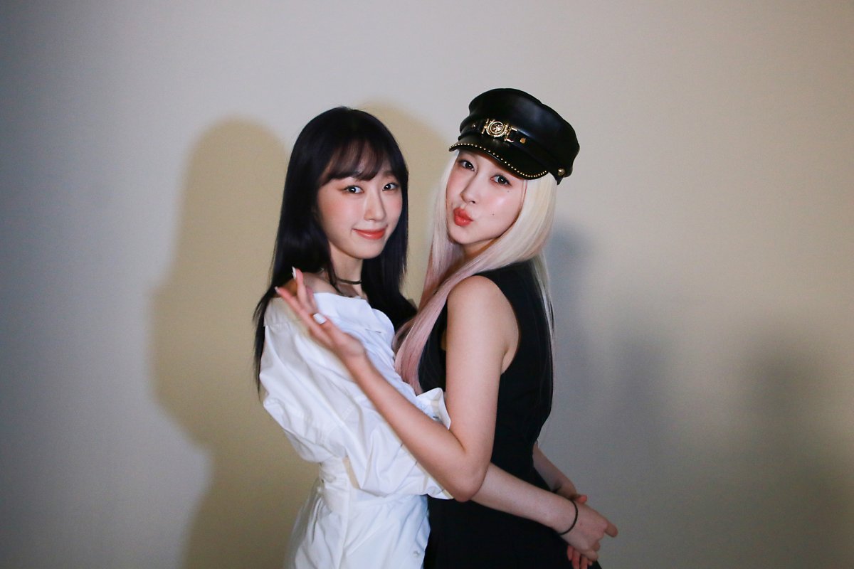 WJSN Small Luda Yeoreum Soobin Dayoung - Behind the scenes of Singles pictorial