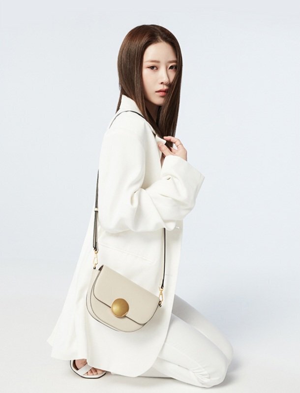 Lovelyz's Lee Mi-Joo pictorial, which was chosen as the bag brand muse.