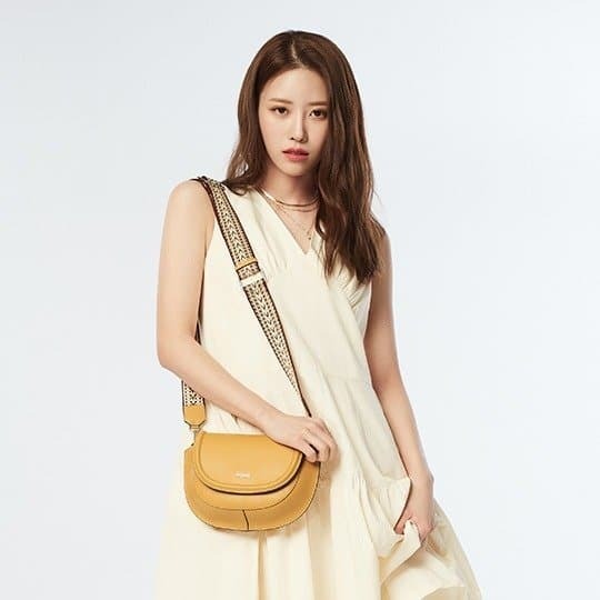 Lovelyz's Lee Mi-Joo pictorial, which was chosen as the bag brand muse.