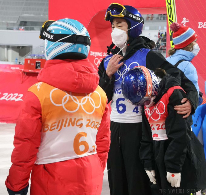 スキージャンプ失格で泣いている日本人選手