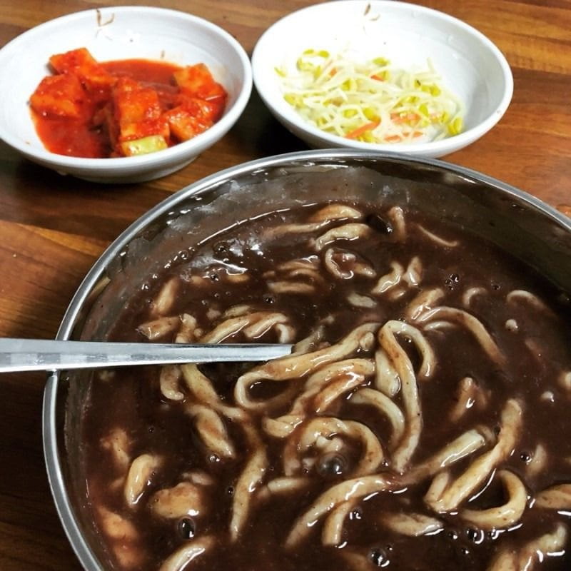 What comes out when you order red bean porridge in Jeolla-do.