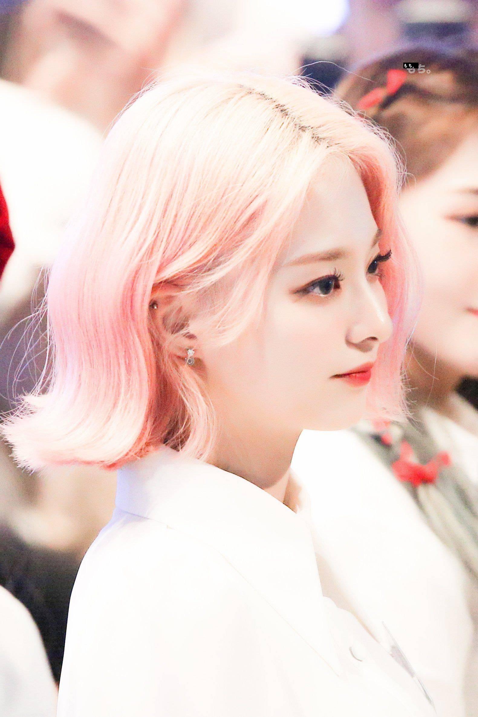 Pink bobbed hair Nagyung.