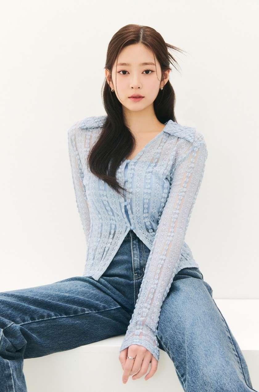 MIN JU's fashion pictorial.