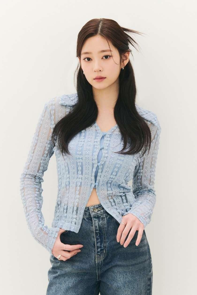 MIN JU's fashion pictorial.