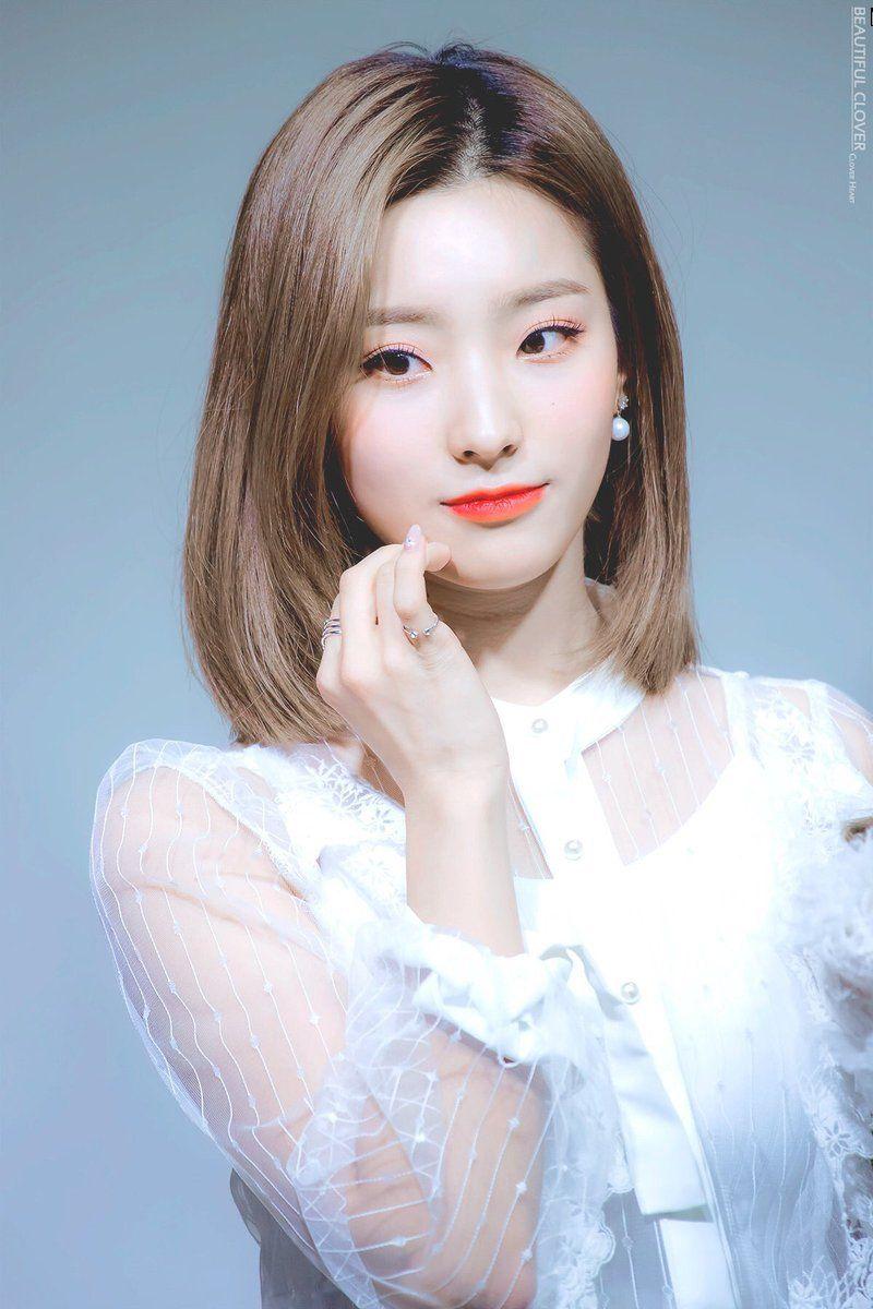 Fromis9 Saerom.