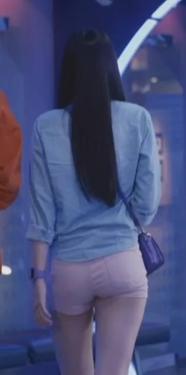 Son Naeun's back side