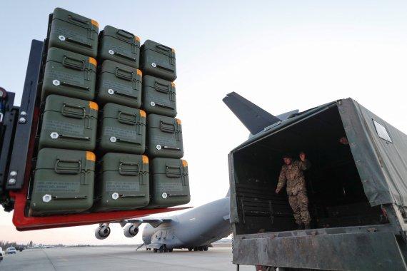 ロシアヘリコプター地対空ミサイル撃墜場面を捉えたgif