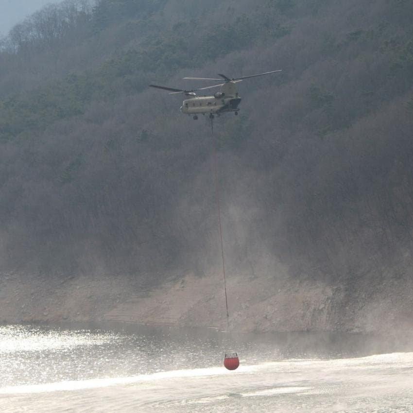 ●江原道の山火事鎮火を支援する在韓米軍