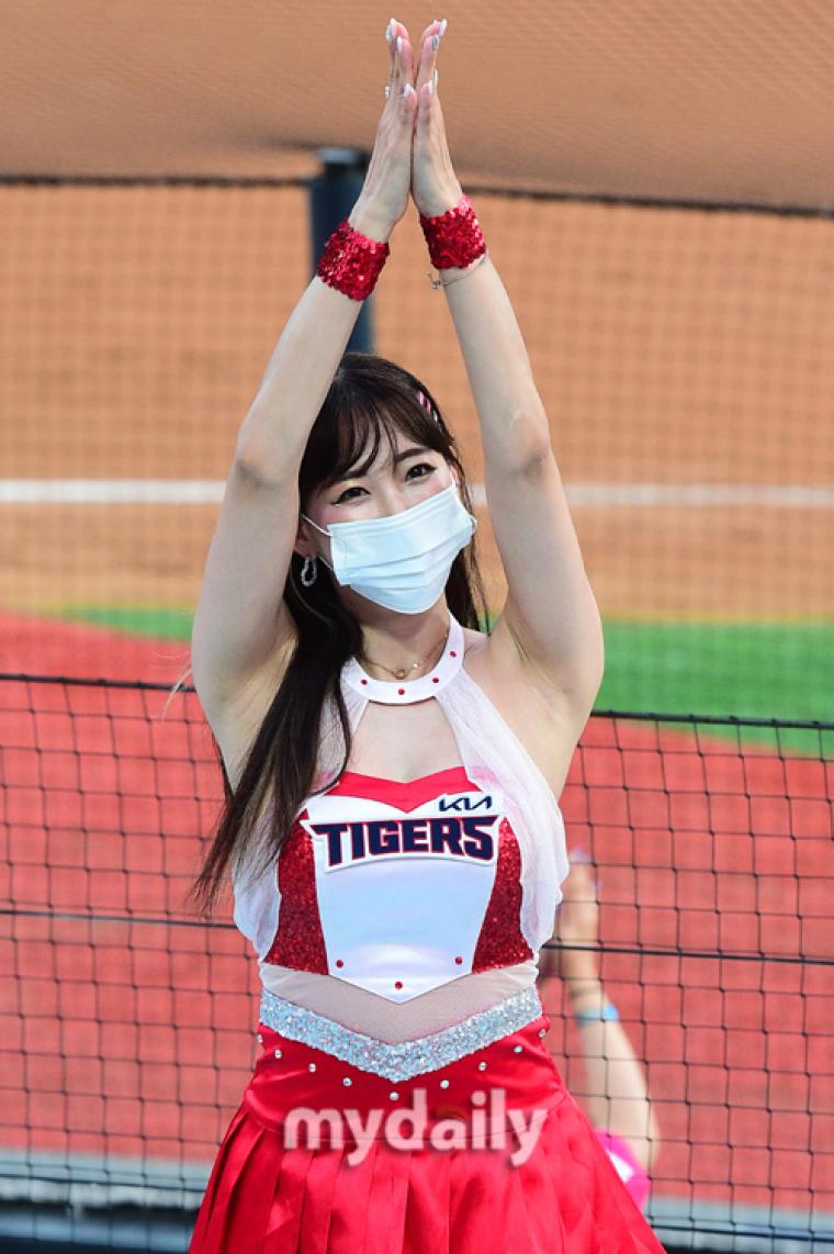 Cheerleader Kim Hanna.