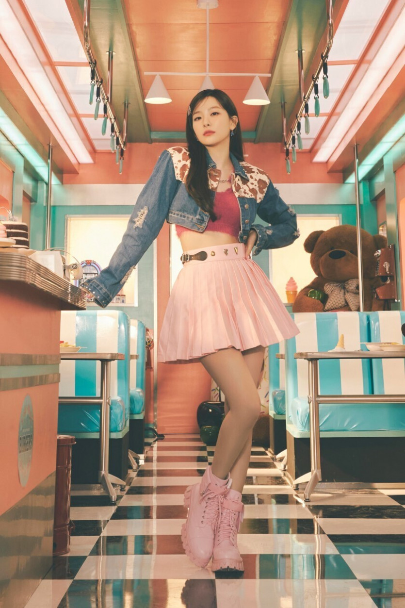 Pink pleated skirt, thigh, Red Velvet, Seulgi.