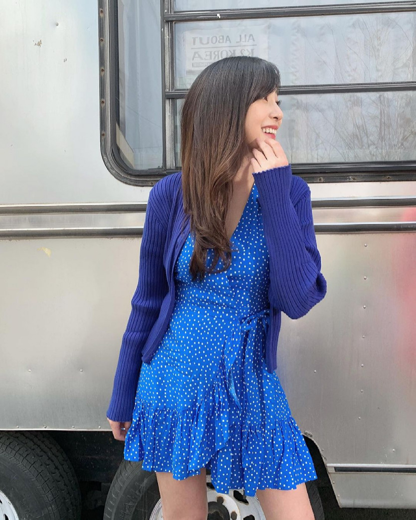 Apink's Ha Young in a blue dress.